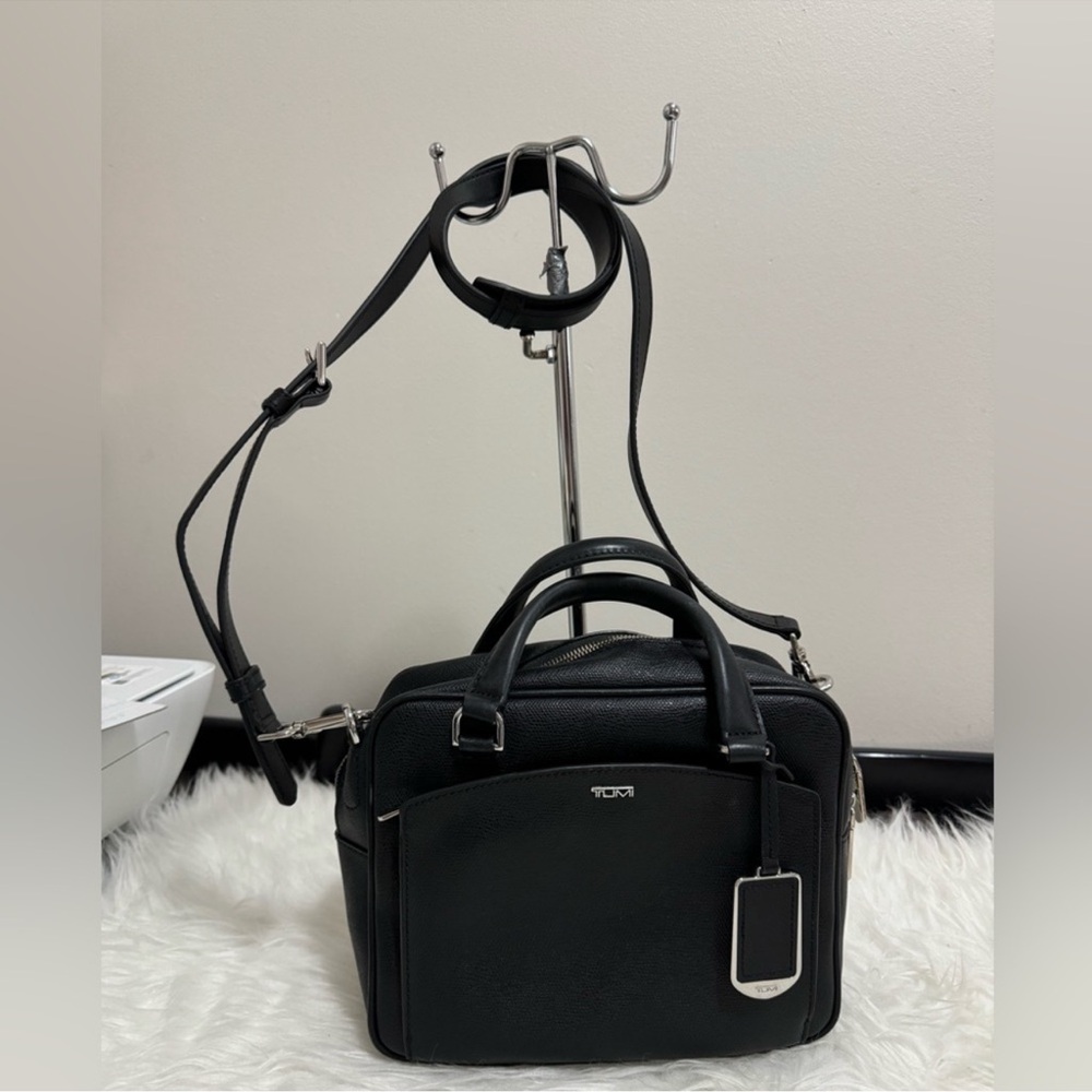 SOLD‼️Tumi sling bag
